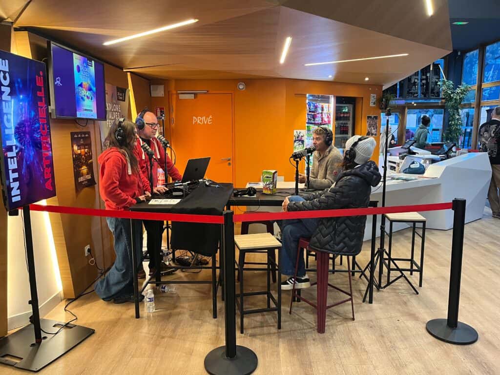 Sébastien Meunier et Thaïs Masson de Medialab Factory à la radio du Xplore Alpes Festival 2025
