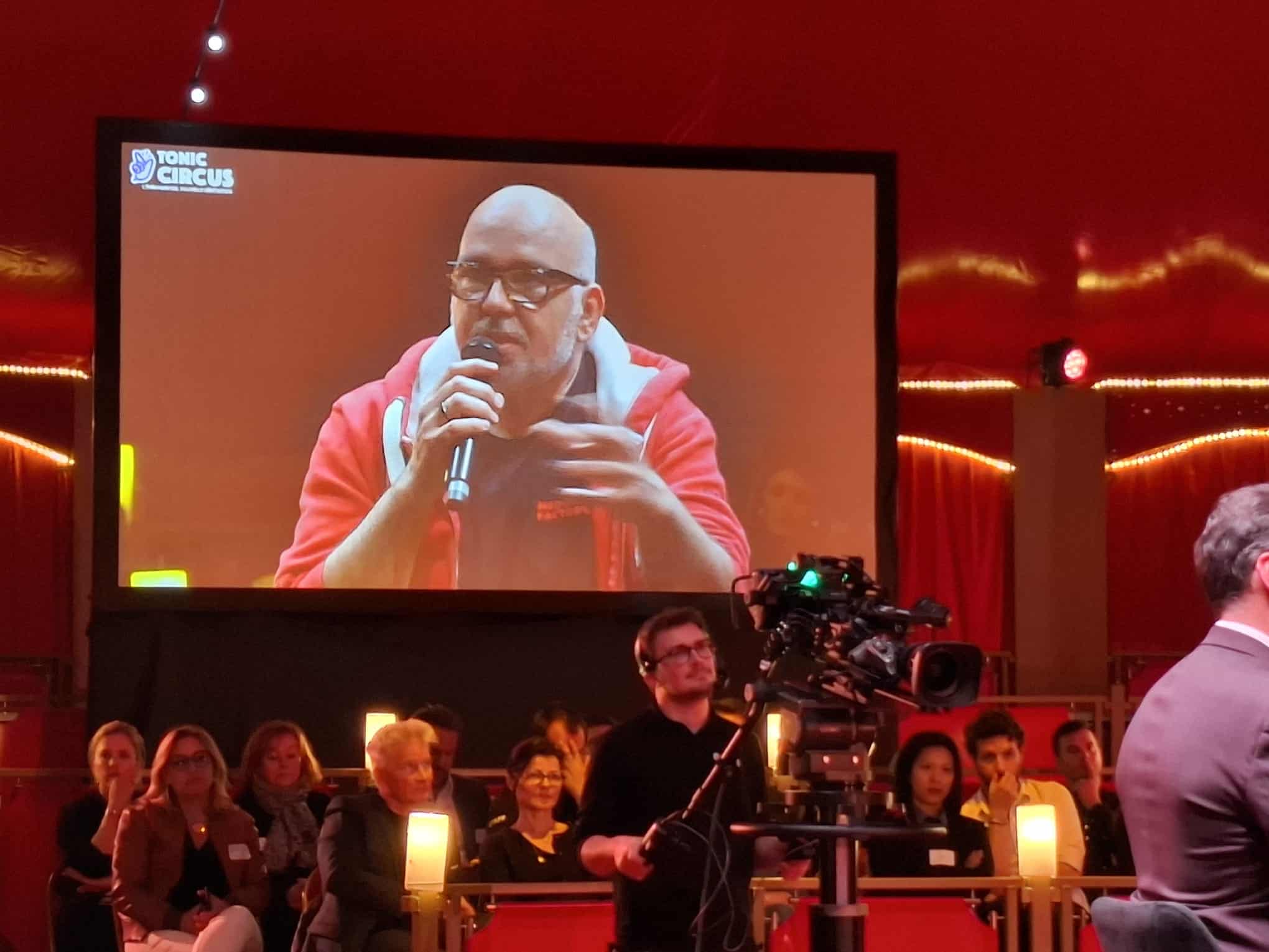 Sébastien Meunier de Medialab Factory sur scène lors du Tonic Circus