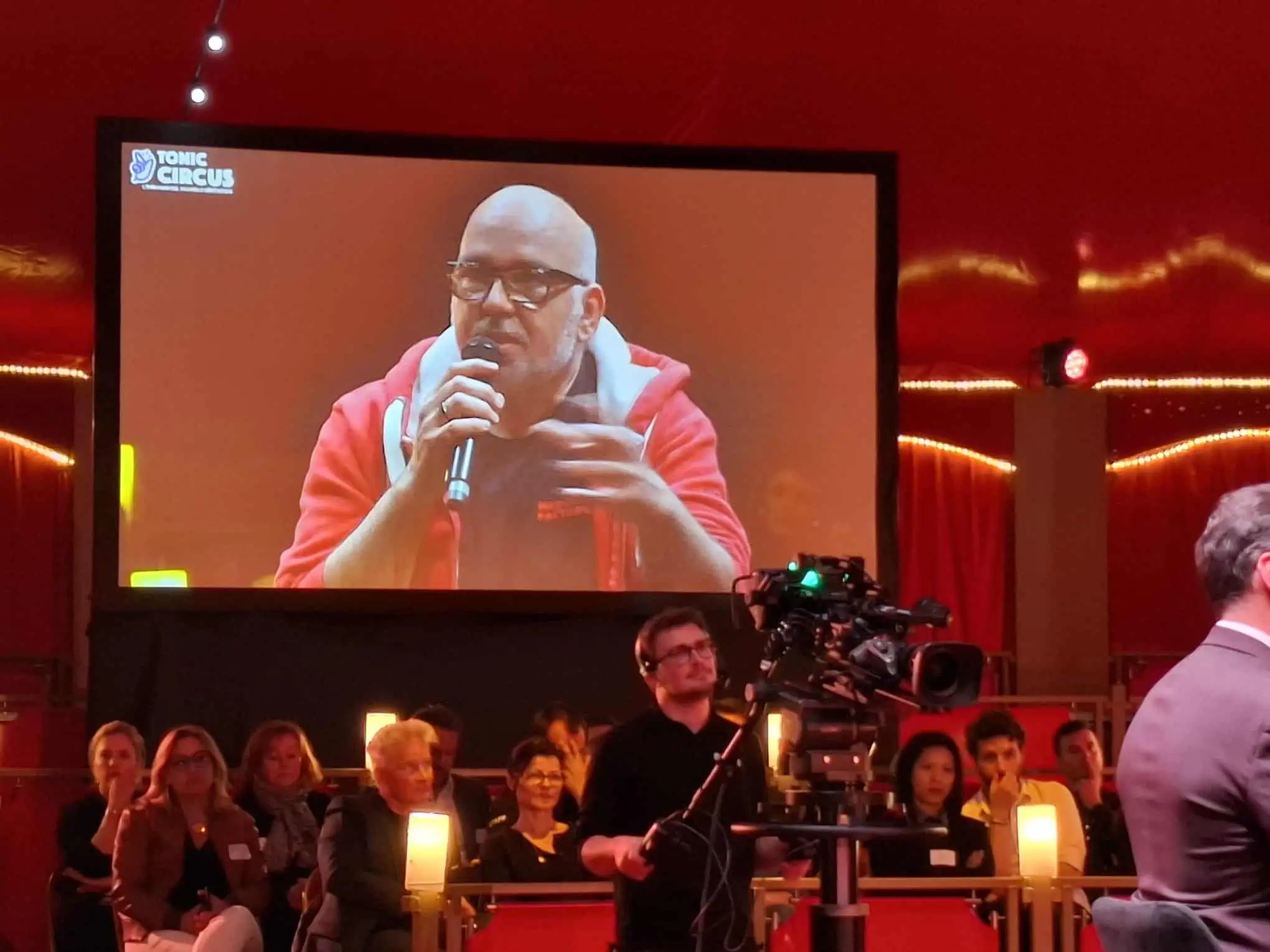 Sébastien Meunier de Medialab Factory sur scène lors du Tonic Circus