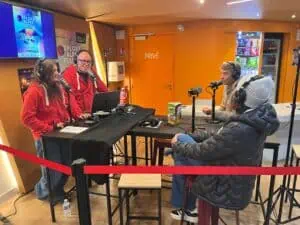 L'équipe de Medialab Factory en direct radio pour le Xplore Alpes Festival.